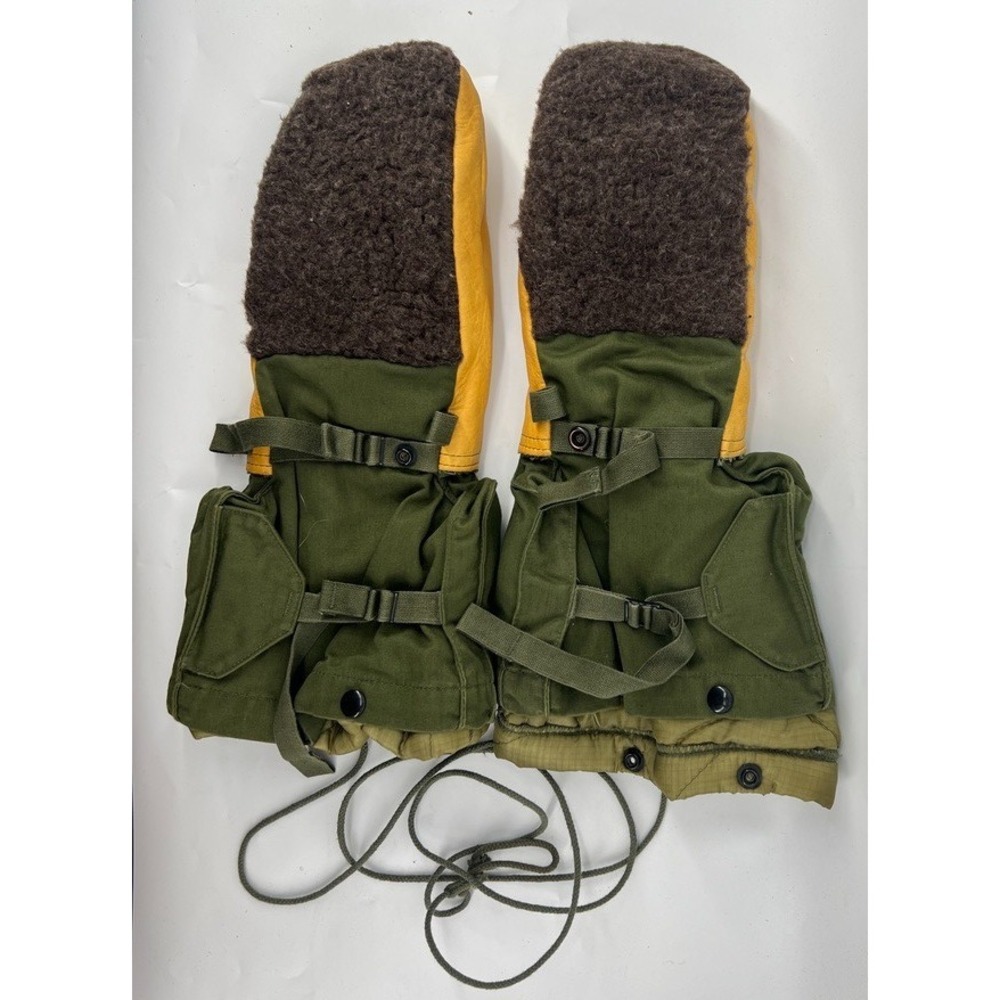 US Military Extreme Cold Weather Mittens L Green Quilted Liner Corded Vintage